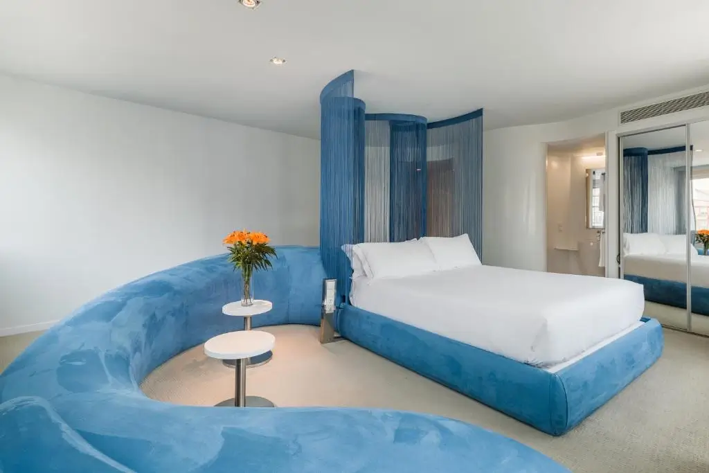 Hotel Room Mate Oscar