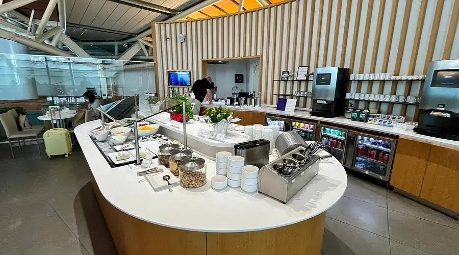 skyteam lounge-YVR