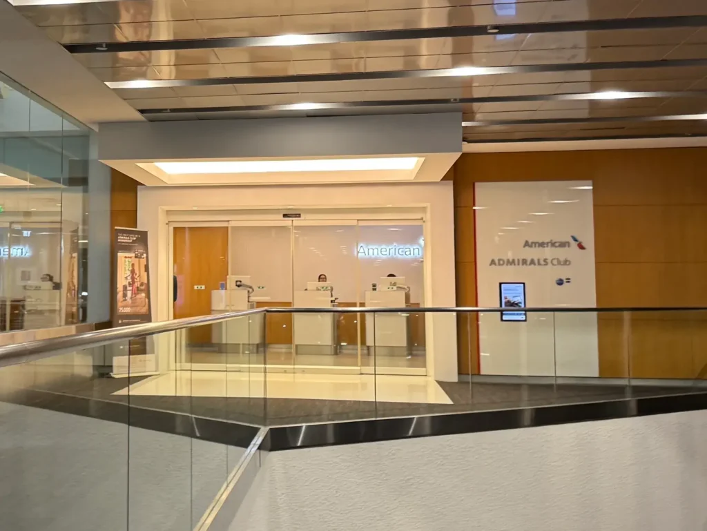 MIAMI American Airlines Admirals Club-D15