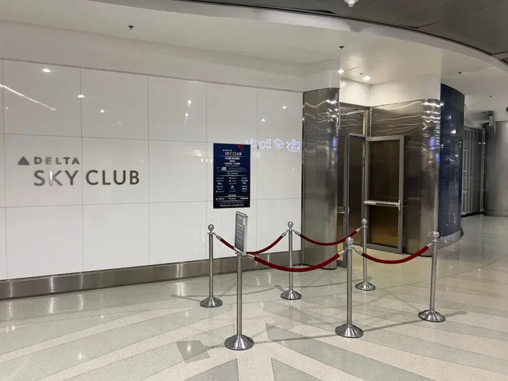MIAMI Delta Sky Club -Concourse H
