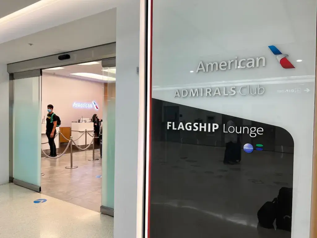 miami American Airlines Flagship Lounge-D30